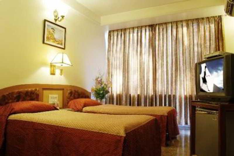 Hotel Mandakini Ambience Pune Værelse billede